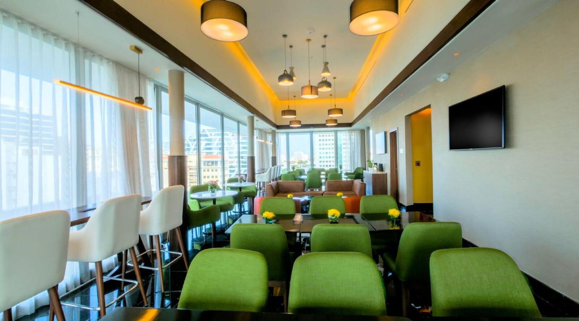 Holiday Inn Santo Domingo By Ihg Екстериор снимка The lounge at the airport