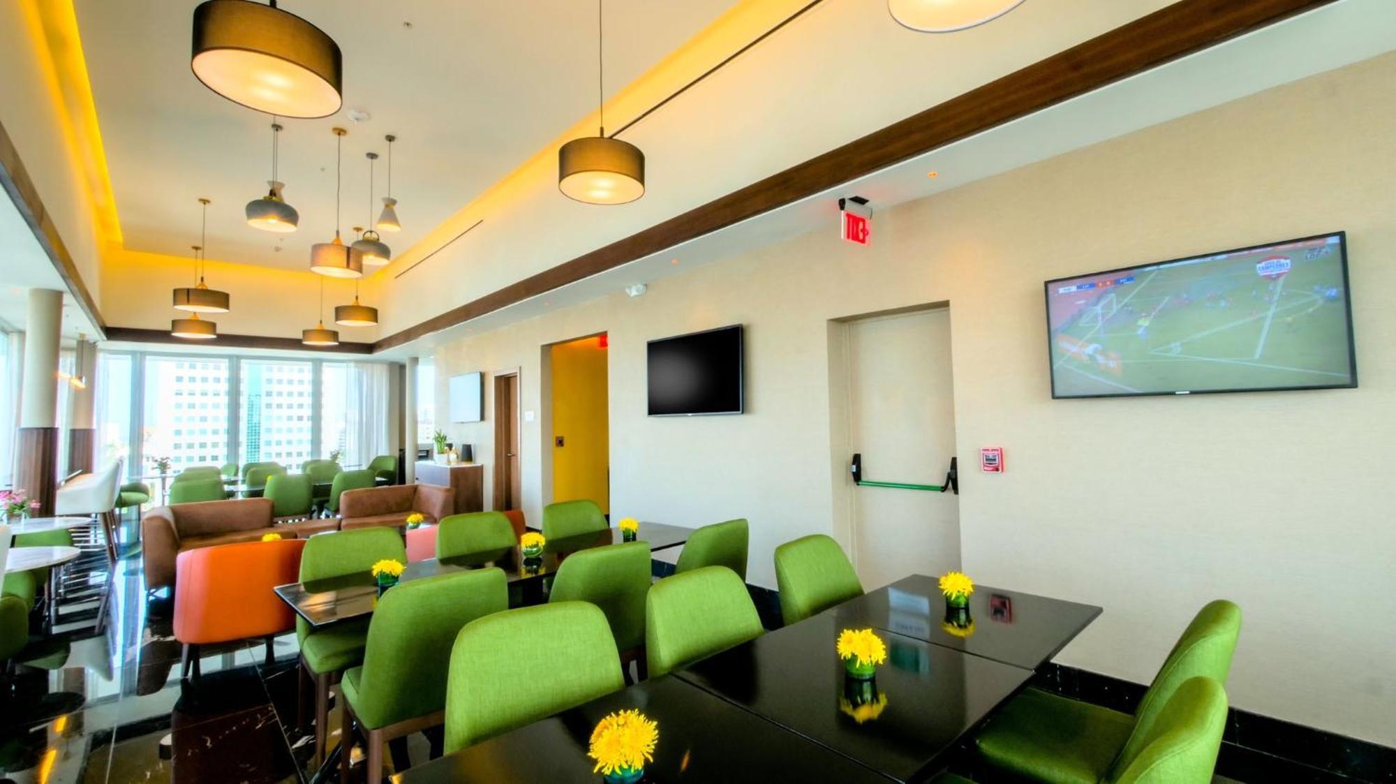 Holiday Inn Santo Domingo By Ihg Екстериор снимка The lounge at the airport