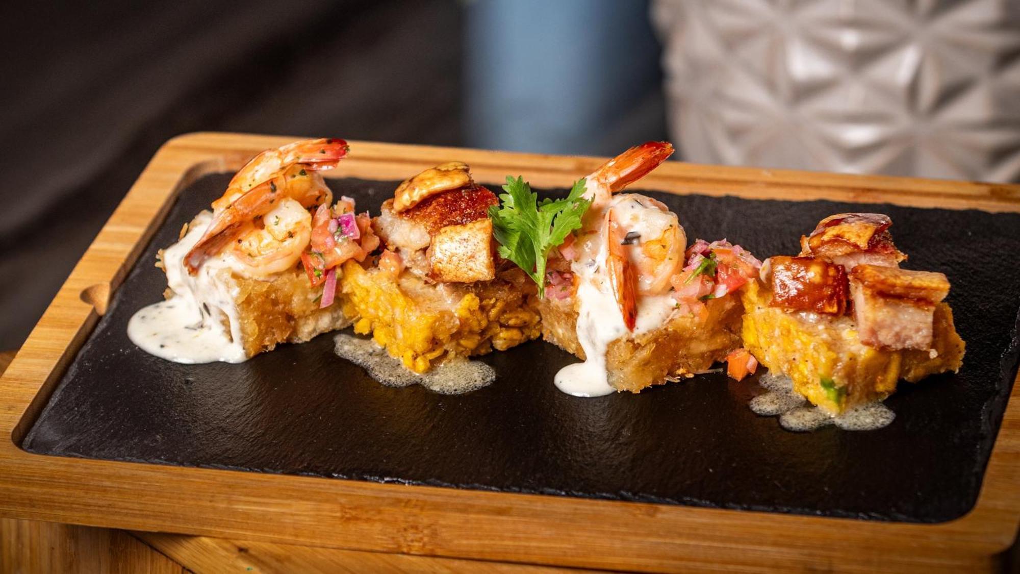 Holiday Inn Santo Domingo By Ihg Екстериор снимка Shrimp and cornmeal fritter